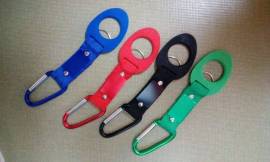 Flaschenhalter aus Silikon mit Karabiner und Schlüsselring - Bild vergrößern